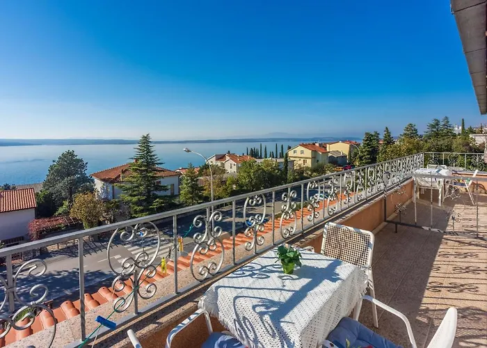 Ellen 4 With Sea View Daire Crikvenica